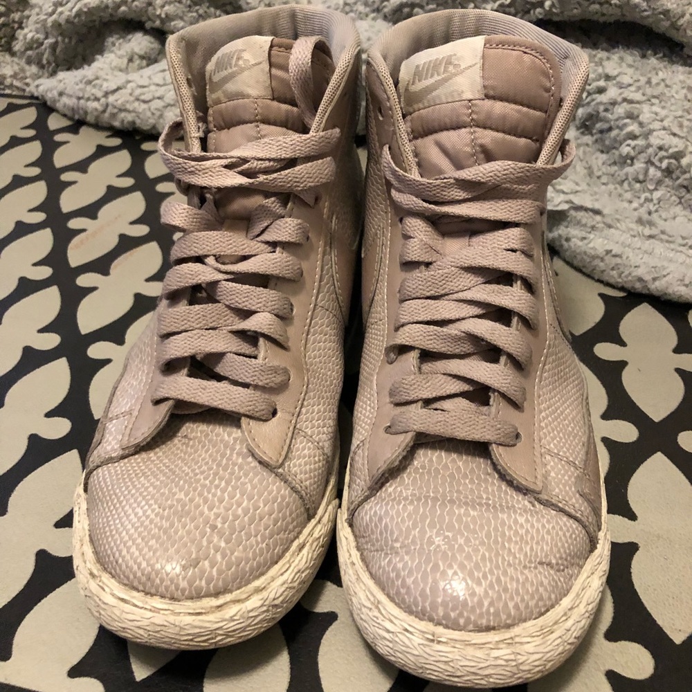 Women’s Nike Blazers!!